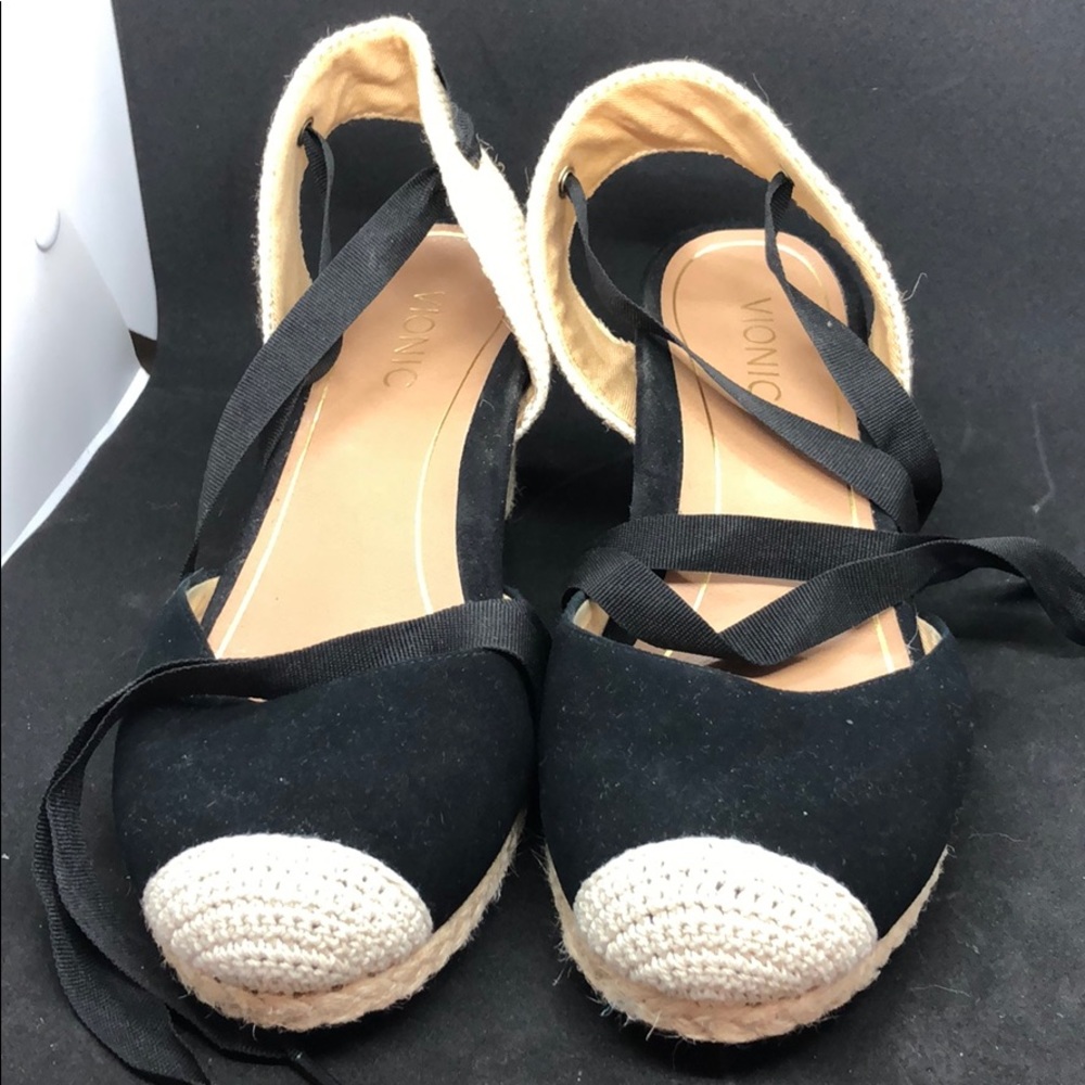 Shoes - Picture 2 of 7